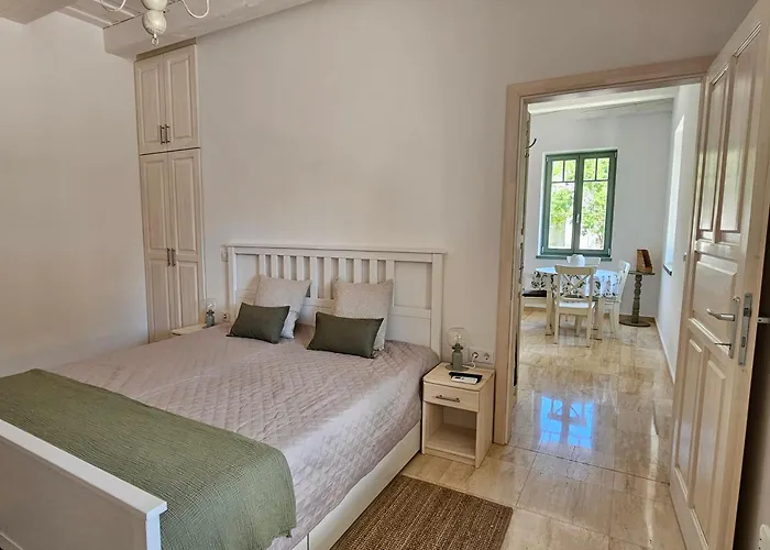 Kövirózsa Porta Apartamento *